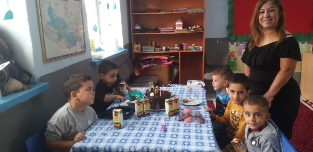ELAZIĞ – Yeşim öğretmen: Engelleri aştı, 3 üniversite bitirdi 2’sine devam ediyor