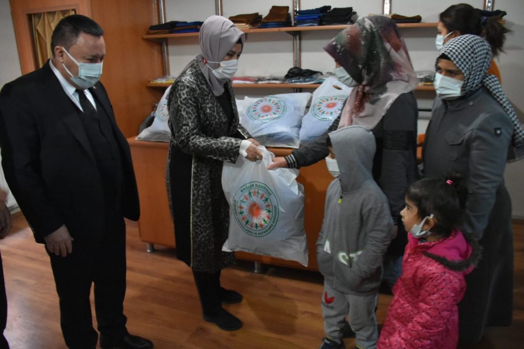 Bağlar Belediyesi’nden örnek uygulama, yardım kolileri yerine alışveriş çeki