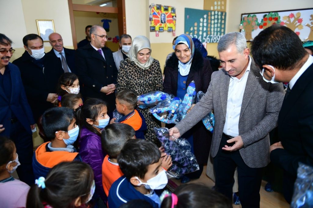 Başkan Çınar,  okulları ziyaret etti