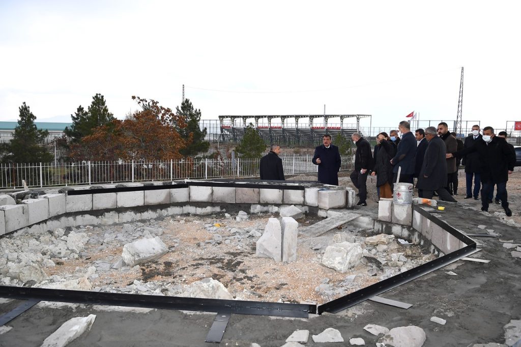 Başkan Gürkan, usta şagirt kümbeti restorasyon çalışmalarını inceledi