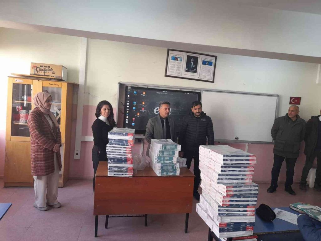 ELAZIĞ – Yazıkonak Belediyesi’nden Kulplu Öğrencilere Kitap Desteği