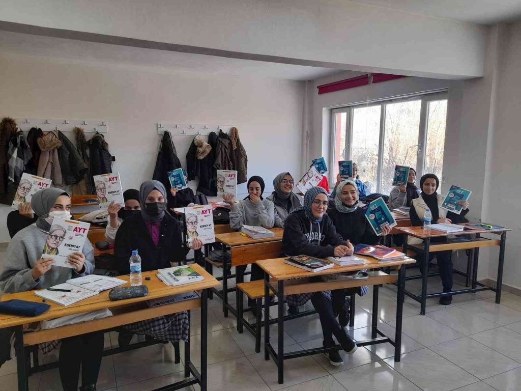 ELAZIĞ – Yazıkonak Başkanından Solhan’a Kitap Desteği