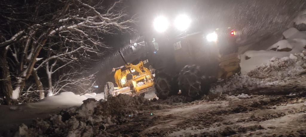 Beytüşşebap’ta ekiplerin karla mücadelesi devam ediyor