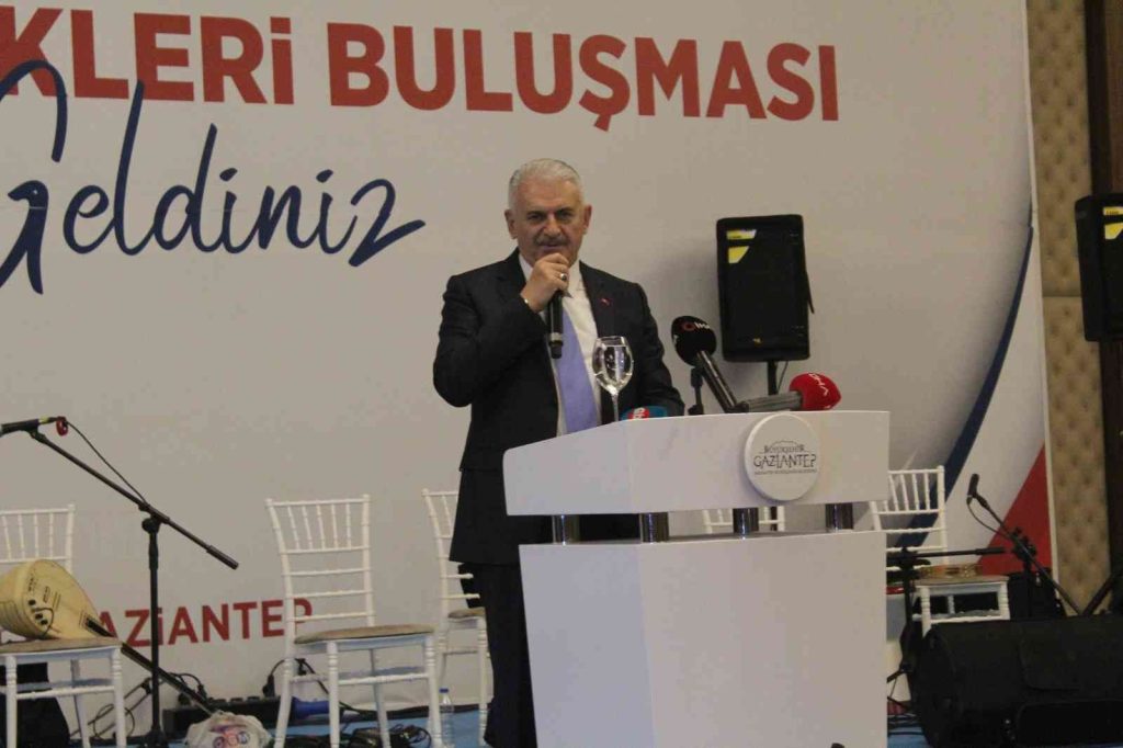 Binali Yıldırım Gaziantep’te ’Hemşeri Dernekleri Buluşması’na katıldı