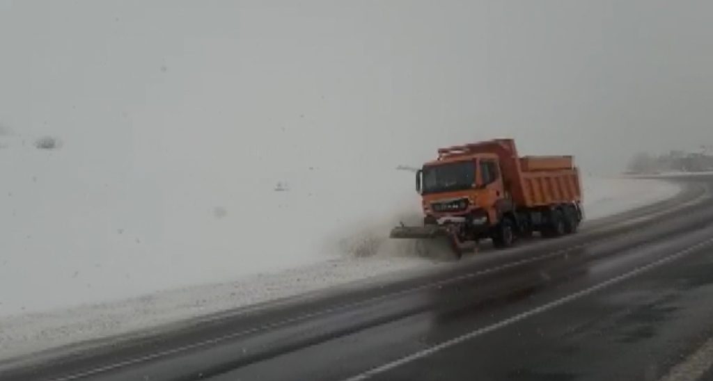 ERZURUM – Bingöl-Erzurum karayolu tır geçişlerine kapatıldı