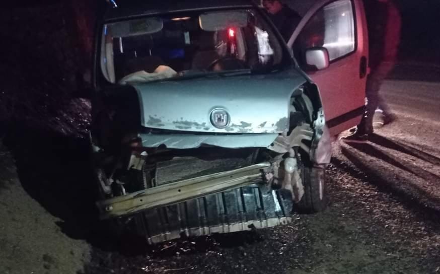 Bingöl’de araç duvara çarptı: 3 yaralı