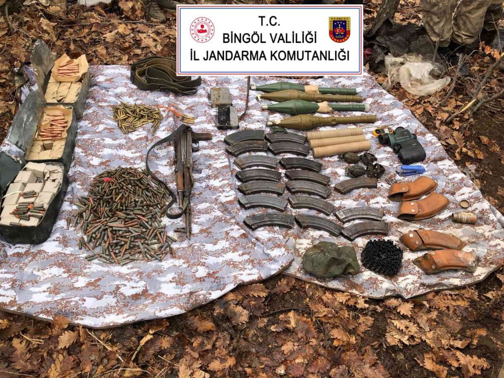 Bingöl’de toprağa gömülü mühimmat ele geçirildi