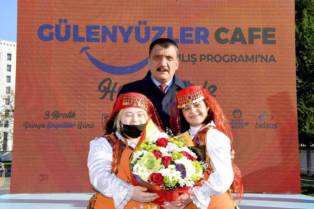 MALATYA – Büyükşehir Belediyesi Gülen Yüzler Kafesi hizmete girdi