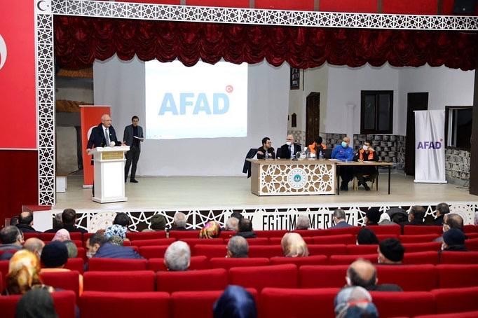 Depremzedelere konutların anahtar teslimi törenle yapıldı