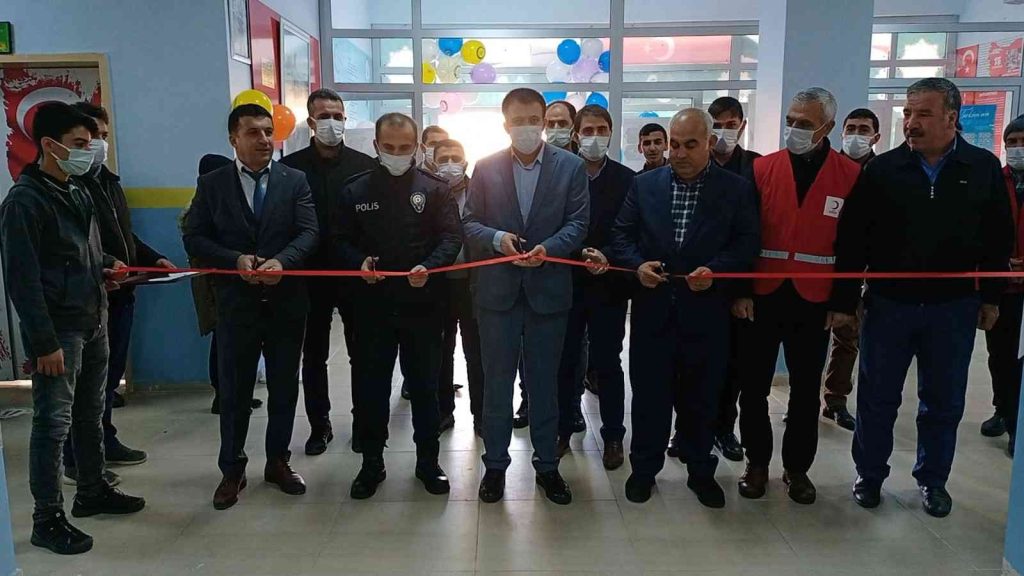 Dicleli öğrenciler projelerini TÜBİTAK fuarında sergiledi