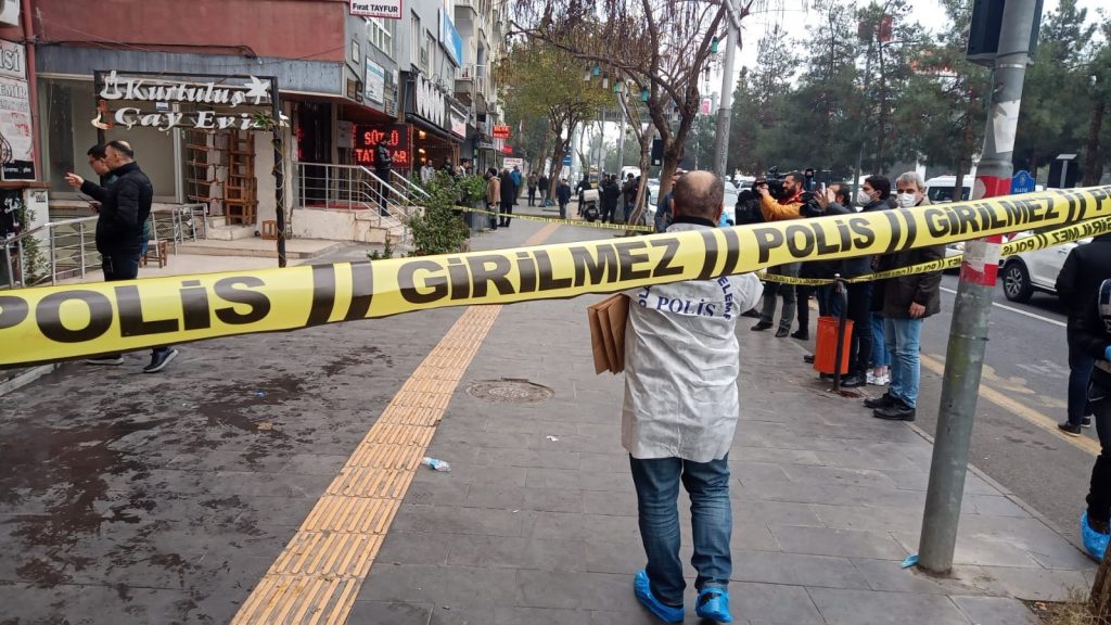 Diyarbakır’da adliye çıkışı arazi kavgası: 1 ölü, 3 yaralı