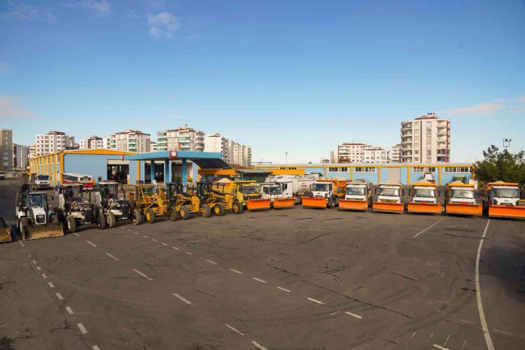 Diyarbakır’da buzlanmalara karşı bin 500 ton soğuk asfalt kullanılacak