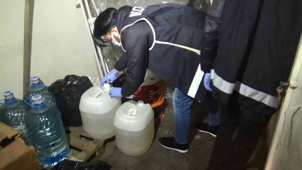 Diyarbakır’da sahte içki imalathanesine baskın, 5 gözaltı