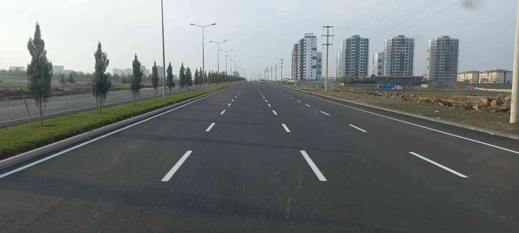 DİYARBAKIR’da trafik güvenliği için bin 338 kilometre yol çizgisi yapıldı