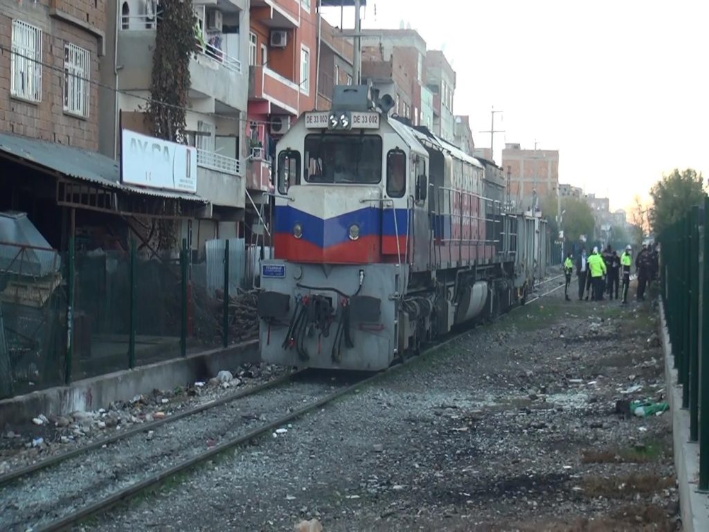 Diyarbakır’da trenin çarptığı 28 yaşındaki genç hayatını kaybetti