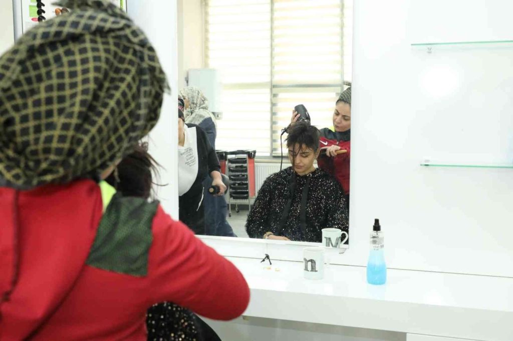 Diyarbakırlı kadınlar meslek sahibi oluyor