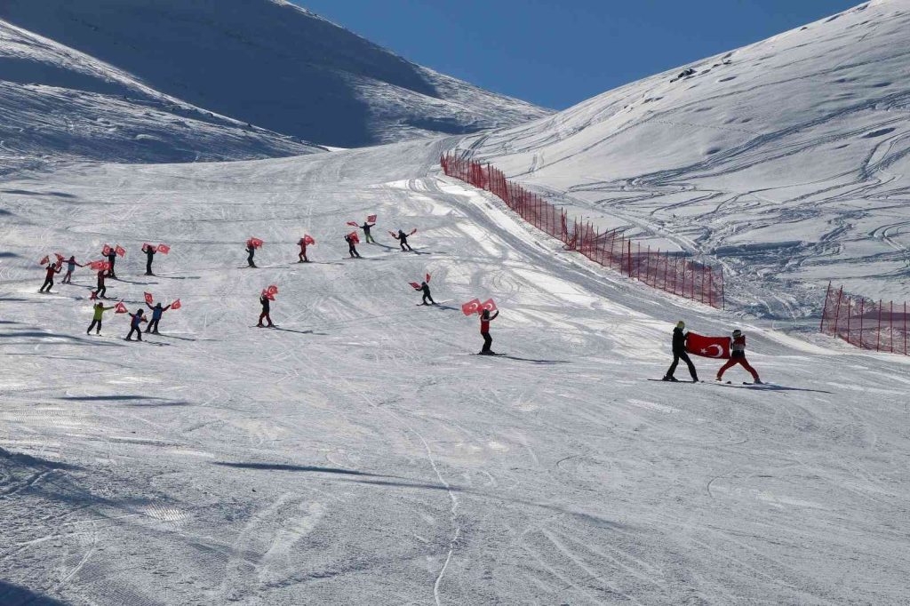 Doğu Anadolu’nun gözdesi Hesarek’te kayak sezonu açıldı
