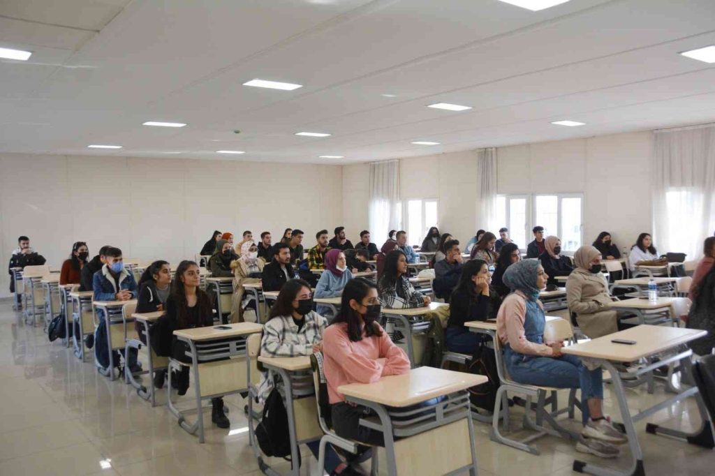 DÜ’de ‘Bölge Adliye Mahkemelerinin Görev ve İşleyişi’ konulu konferans düzenlendi