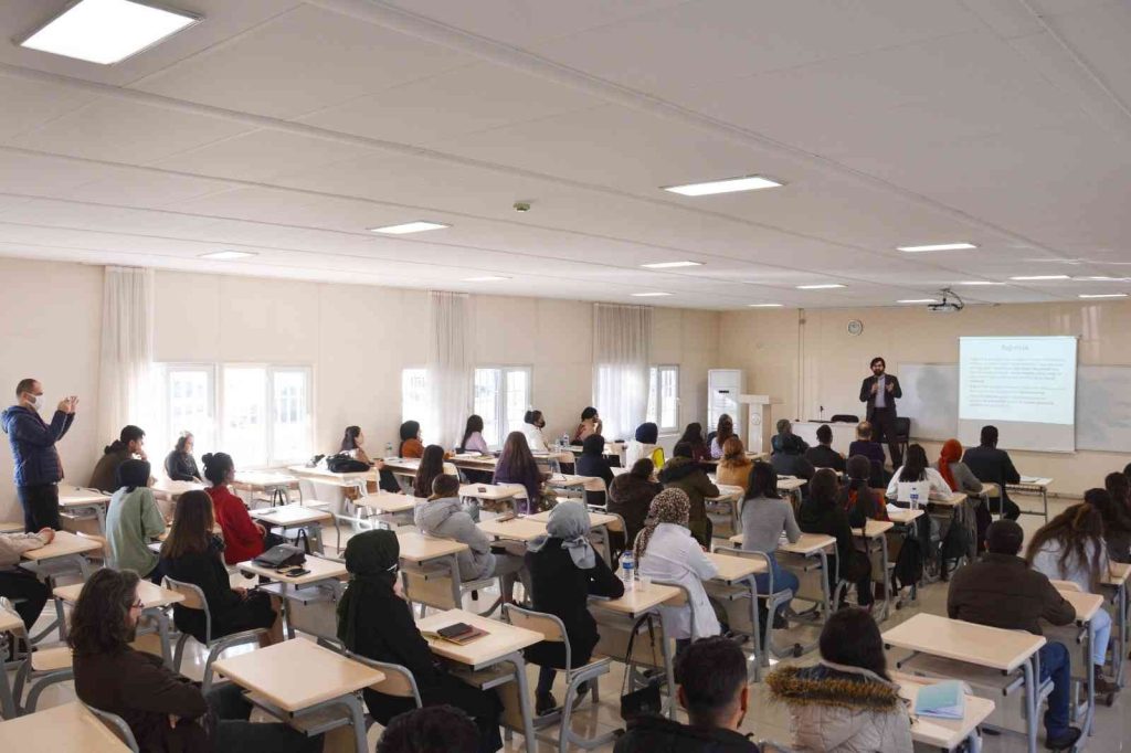 DÜ’de ’Metamfetamin Kullanımı ve Karşılaşılabilecek Adli Durumlar’ konferansı