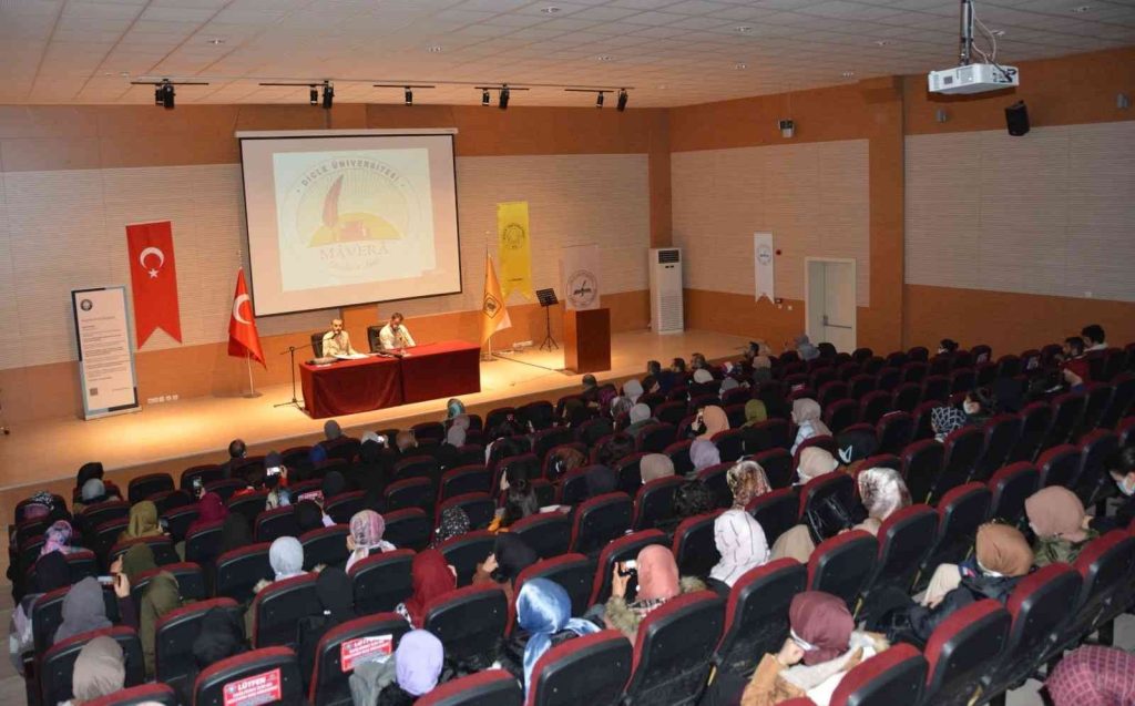 DİYARBAKIR – DÜ’de mutluluk sanatı semineri düzenlendi