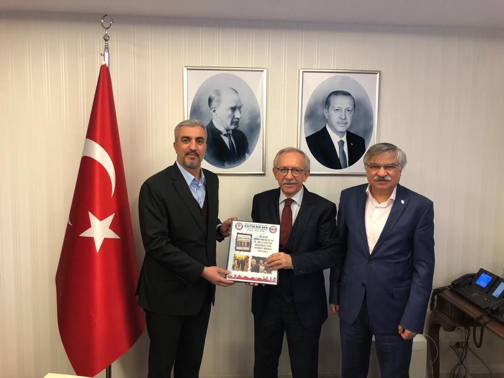 ANKARA – Eğitim Bir-Sen, öğretmenevi için toplanan imzaları MEB’e sundu