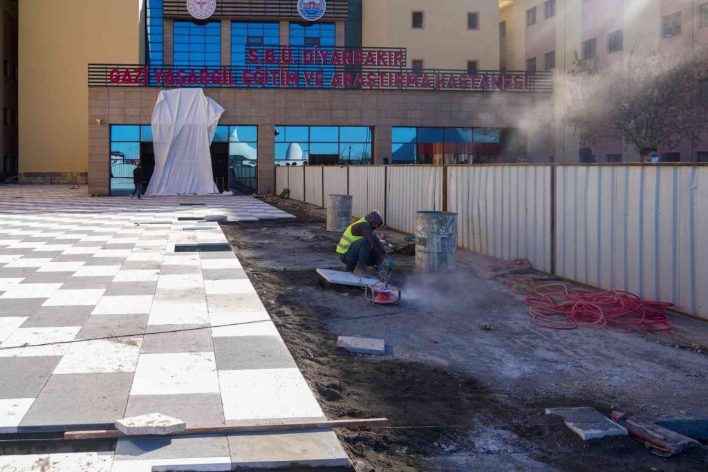 DİYARBAKIR – Hastanede Su Baskını Önlemi…