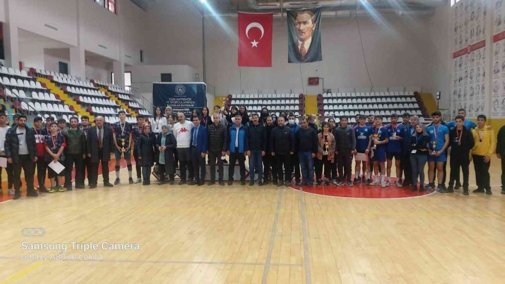 Elazığ’da badminton müsabakaları sona erdi