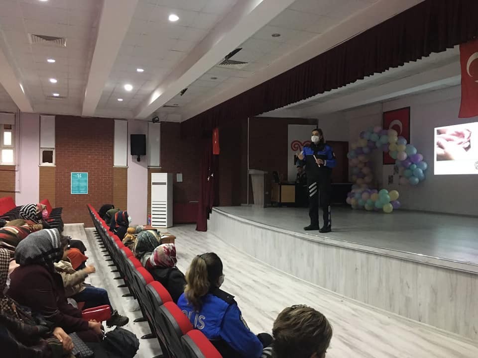 Elazığ’da ’Bilinçli Kadın Bilinçli Gelecek’ ve ’En İyi Narkotik Polisi Anne’ Projesi