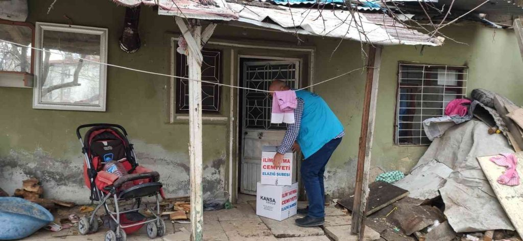 Elazığ’da bin aileye kışlık kıyafet ve gıda yardımı