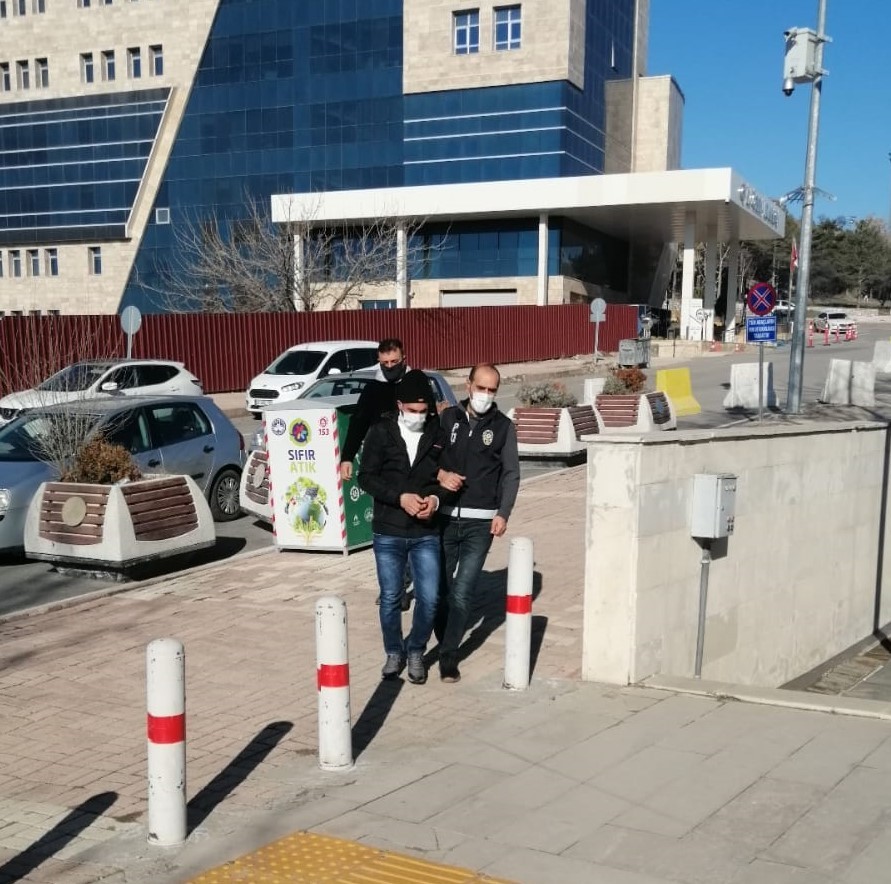 Elazığ’da çalınan otomobil, polis ekiplerince bulunarak sahibine teslim edildi