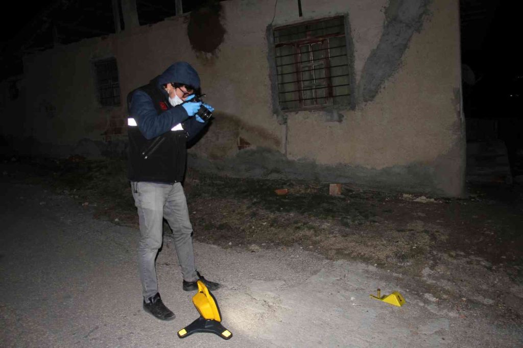 ELAZIĞ –  İki aile arasında silahlı kavga: 4 yaralı