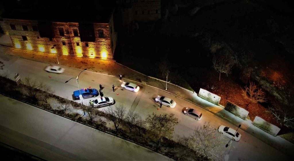 Elazığ’da jandarmadan tarihi Harput’ta -10 derecede yeni yıl denetimi