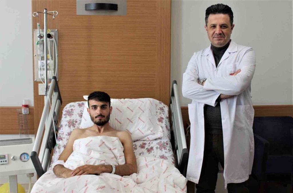 ELAZIĞ – Literatüre kazandırılan ameliyat: Tek kesiden yapılan ameliyatla akciğerleri iyileştirildi