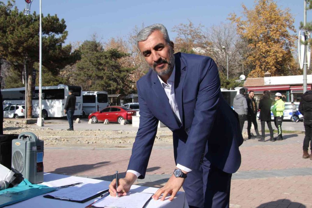 ELAZIĞ – Öğretmenevi yapılması için imza kampanyası başlatıldı