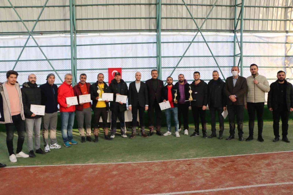 Elazığ’da tenis turnuvası sona erdi