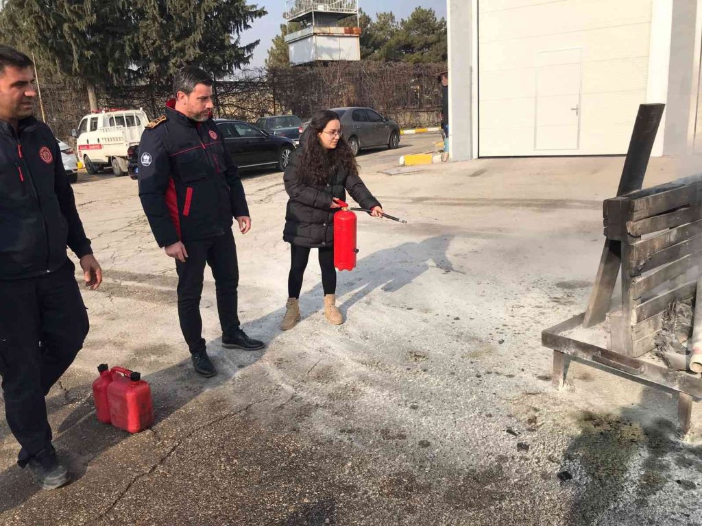 ELAZIĞ – Üniversite öğrencilerine yönelik yangın eğitimi ve tatbikatı
