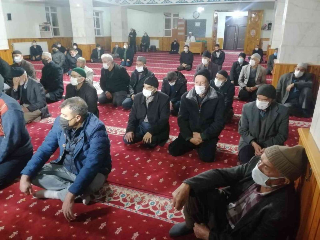 ELAZIĞ’da vatandaşlar sabah namazında buluştu