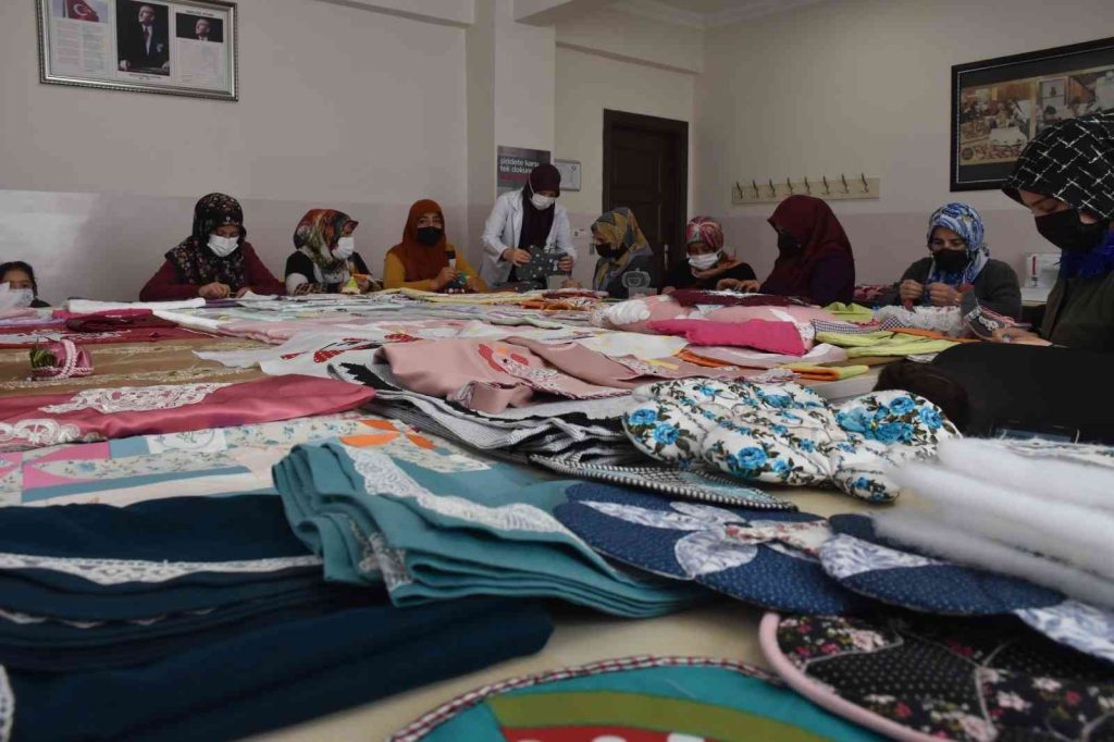 GAZİANTEP – Ev hanımları atıl eşyaları çeyize dönüştürüyor