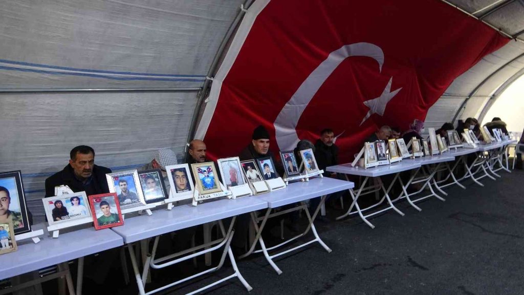 Evlat nöbetindeki babadan oğluna ‘teslim ol’ çağrısı