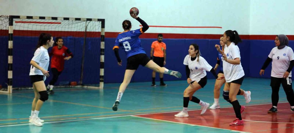GAÜN 2. Lig Henbol müsabakalarına ev sahipliği yaptı