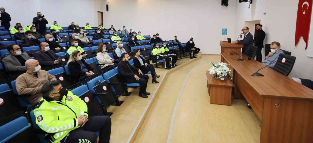 GAÜN’de, trafikte etkili ve doğru iletişim eğitimi