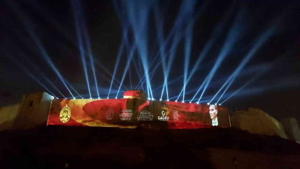 Gaziantep kalesinde 100. yıla özel ses ve ışık gösterisi