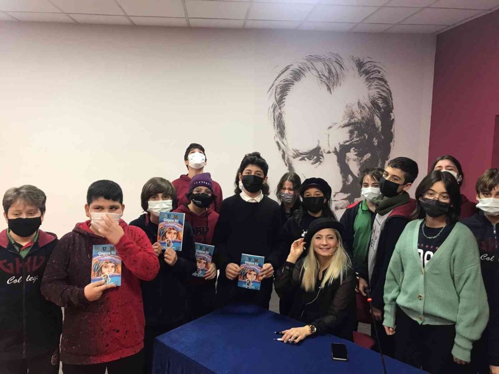 Gaziantep Kolej Vakfı Özel Ortaokulu’nda imza günü