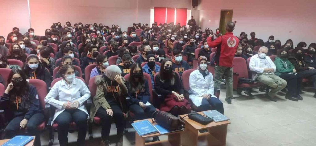 Gençlere polis tarafından eğitim