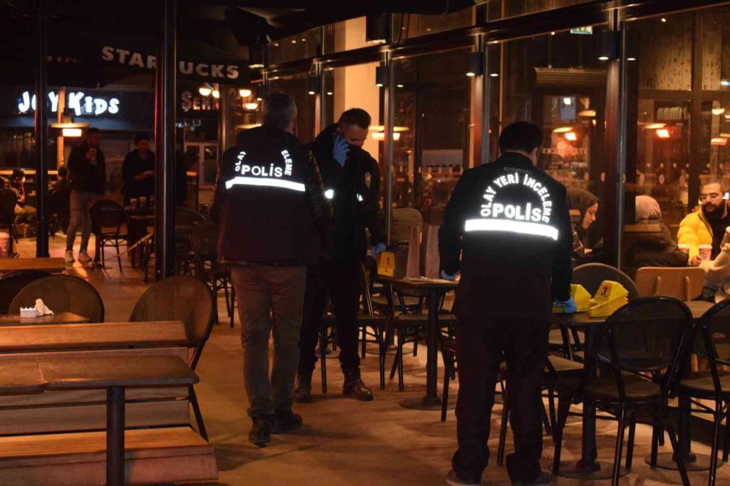 Gençlerin ’kız’ kavgası kanlı bitti: 3 yaralı