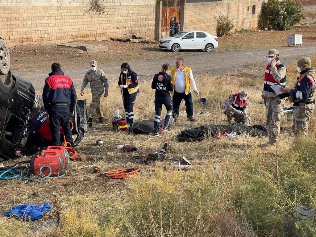 Hafif ticari araç patates yüklü kamyonla çarpıştı: 3 ölü, 4 yaralı