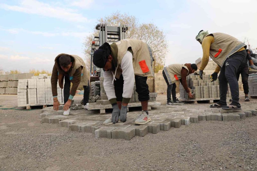Haliliye’de asfalt ve parke çalışmaları sürüyor