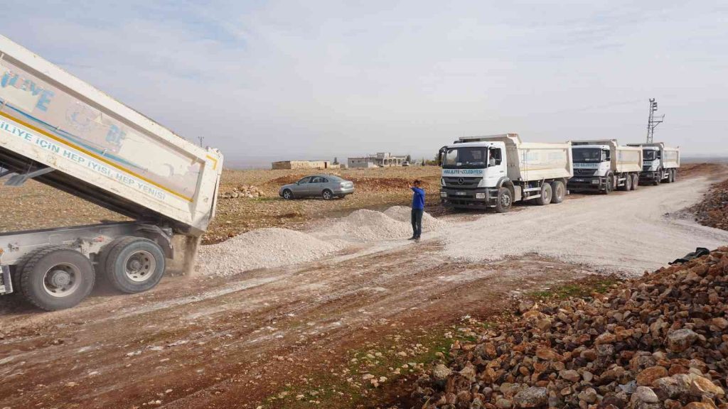 Haliliye’de Emirler mahallesine kilitli beton parke