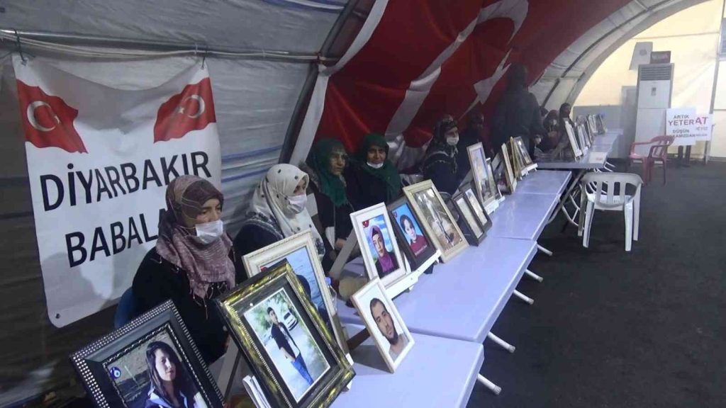 HDP önündeki ailelerin direnişi kararlılıkla sürüyor