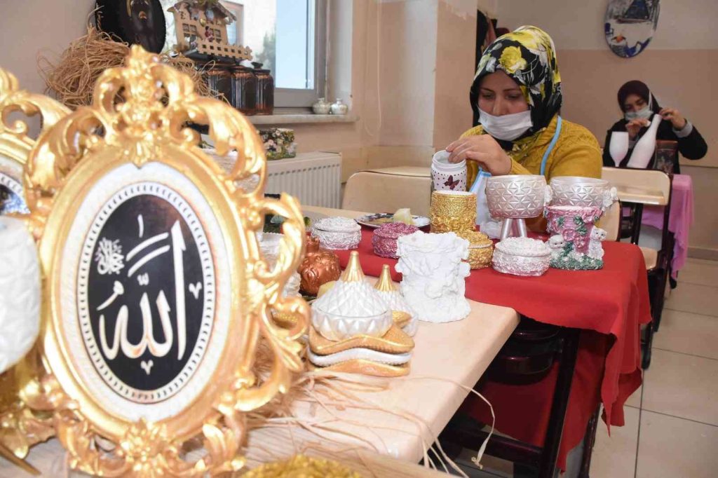 Hem moral depoluyor hem de bütçeye katkı sunuyorlar